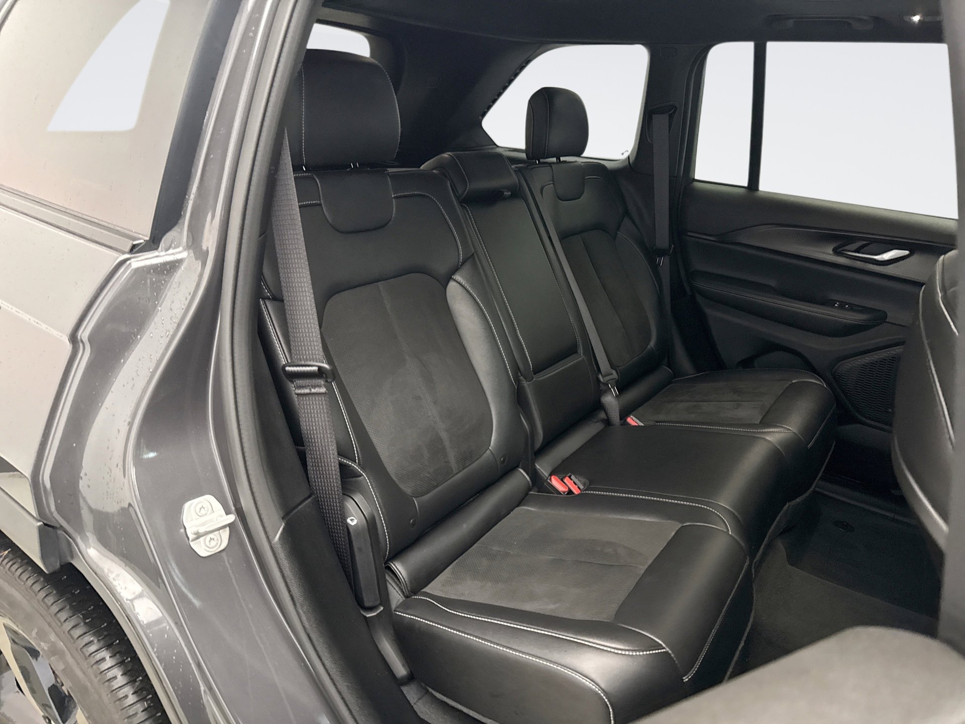 Used 2023 Jeep Grand Cherokee Altitude AWD/4WD image 18