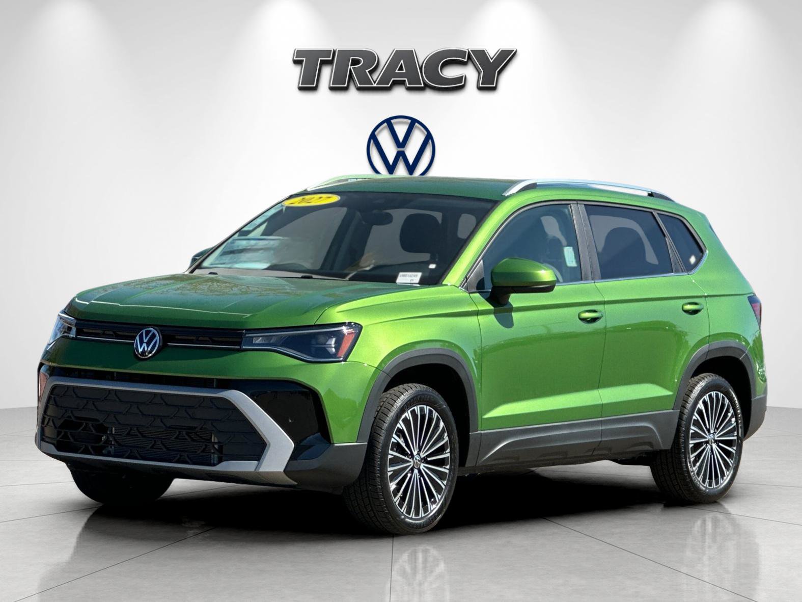 New 2027 Volkswagen Taos SE FWD image 8