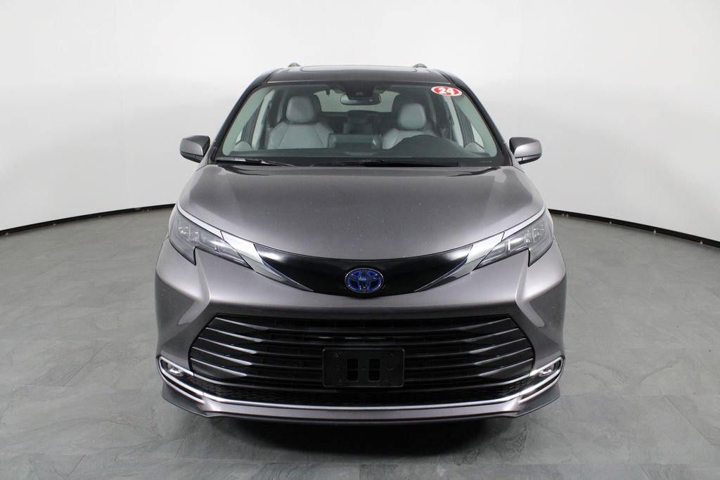 Used 2024 Toyota Sienna XLE image 14