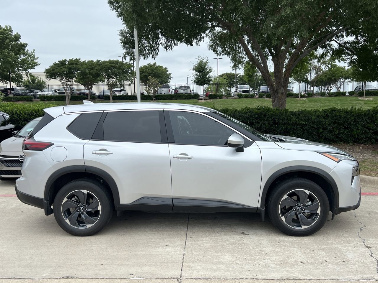 Certified 2025 Nissan Rogue SV FWD image 3
