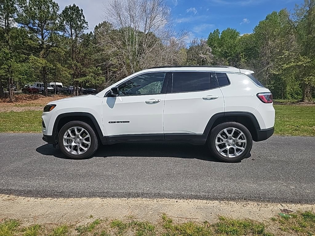 Used 2024 Jeep Compass Latitude image 8