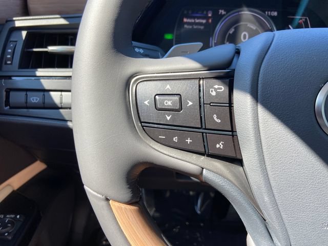 Used 2023 Lexus ES 300h w/ Luxury Package FWD image 16