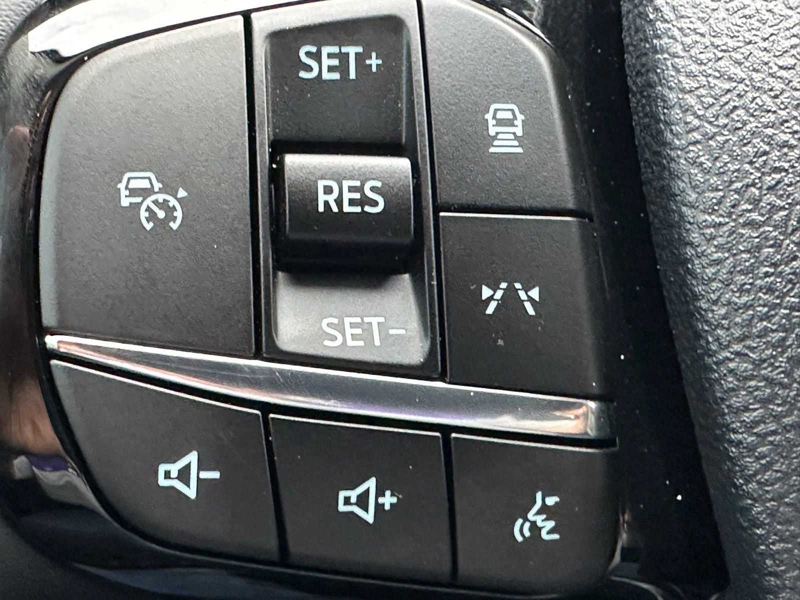 New 2025 Ford Escape SE image 12
