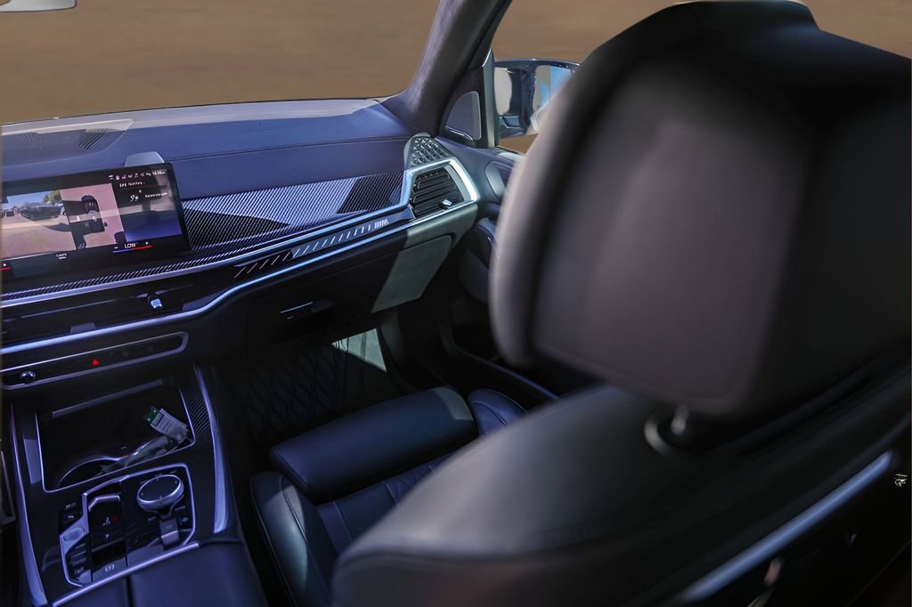 Used 2023 BMW X7 M60i w/ Climate Comfort Package image 30
