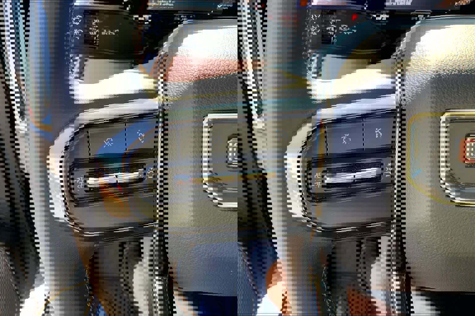 Used 2024 GMC Canyon AT4 w/ Canyon Safety Plus Package image 23