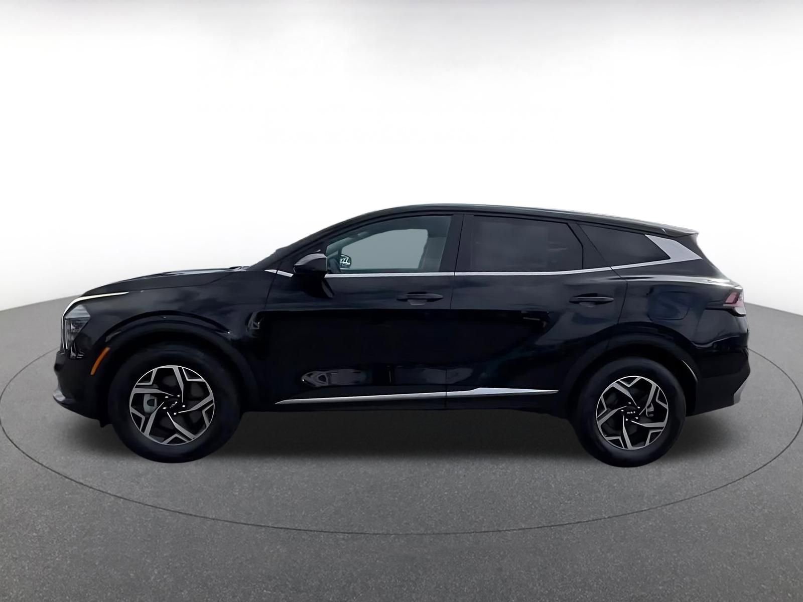 Used 2025 Kia Sportage LX FWD image 9