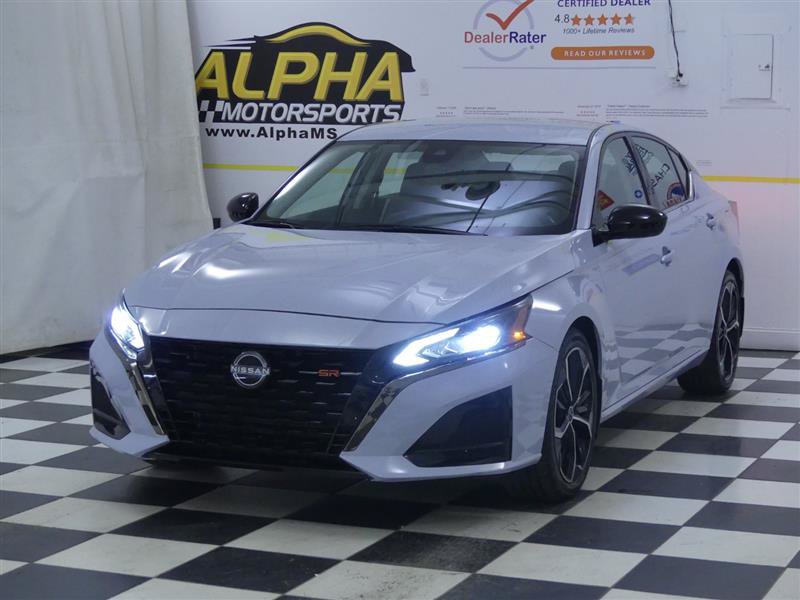 Used 2024 Nissan Altima 2.5 SR FWD image 2