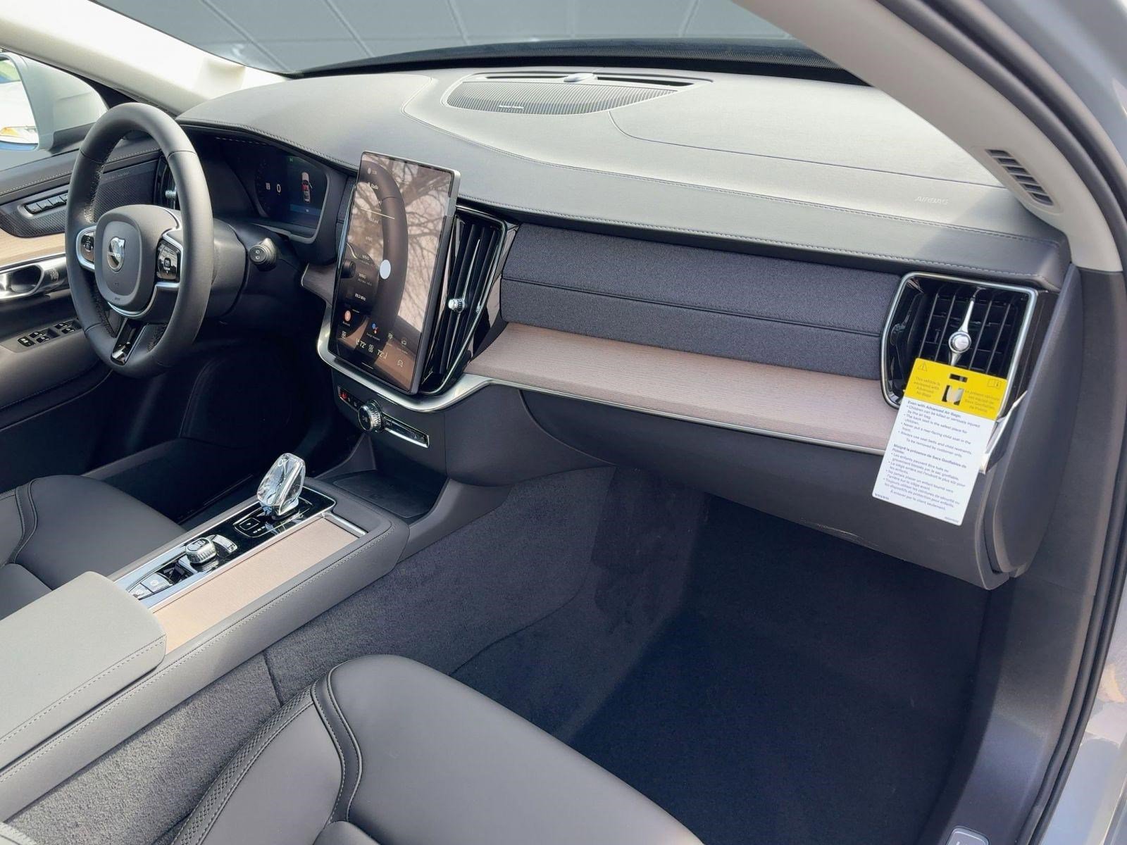 New 2026 Volvo XC90 T8 Plus w/ Protection Package Premier image 31