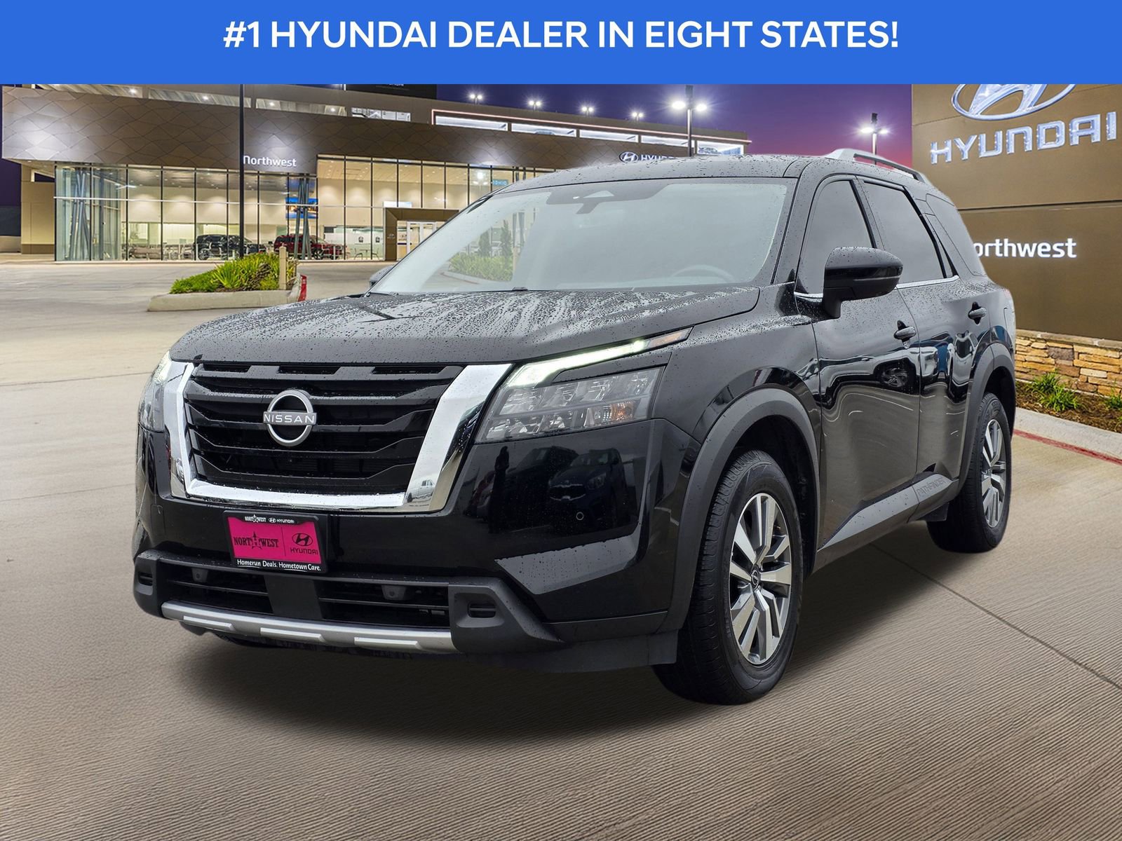 Used 2025 Nissan Pathfinder SL image 2