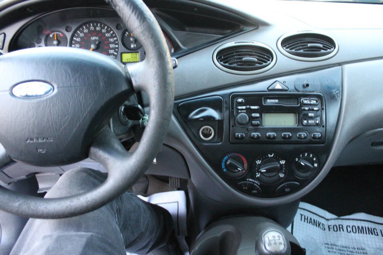 Used 2004 Ford Focus LX FWD image 34