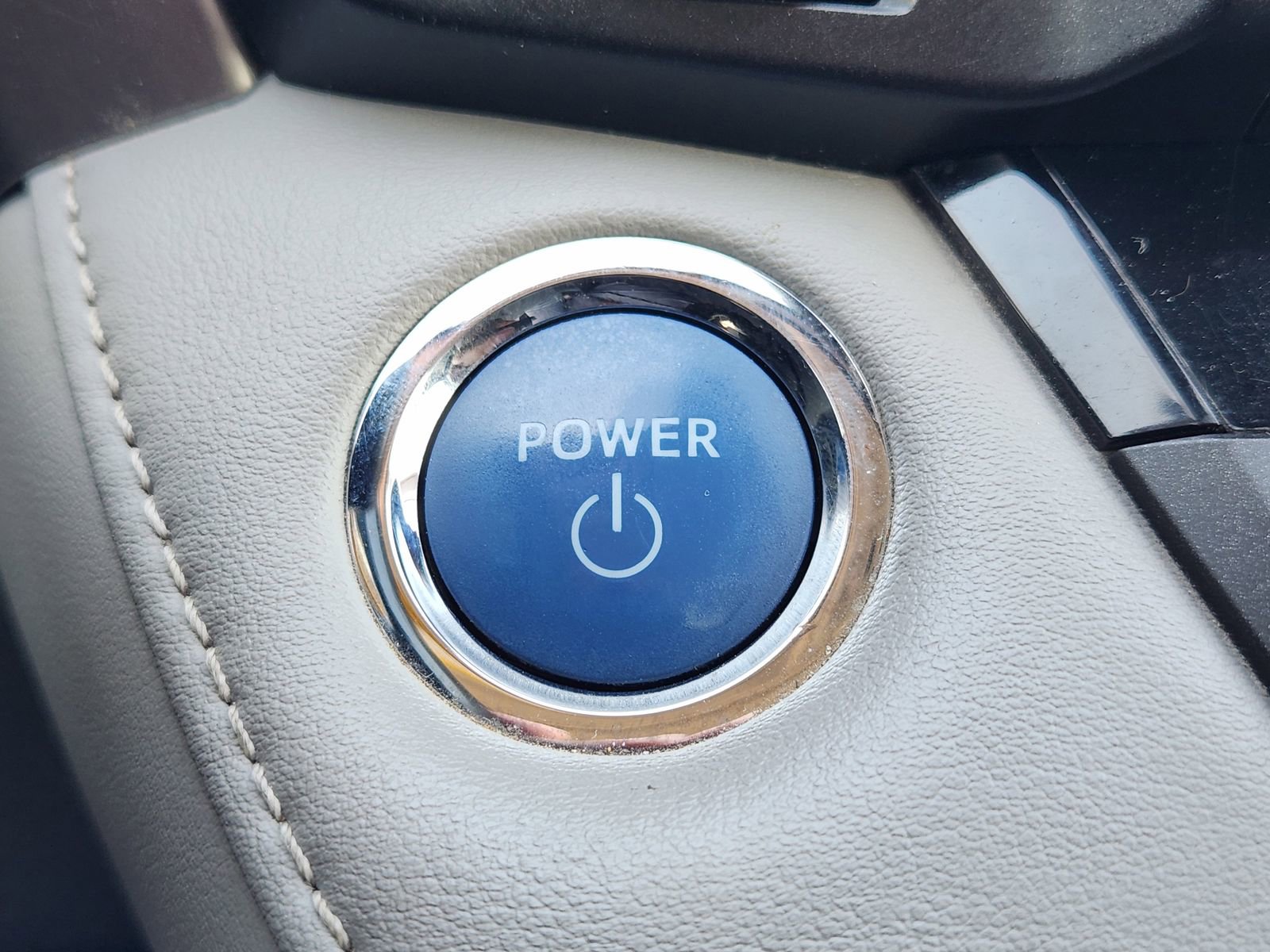 Used 2018 Toyota RAV4 XLE image 25