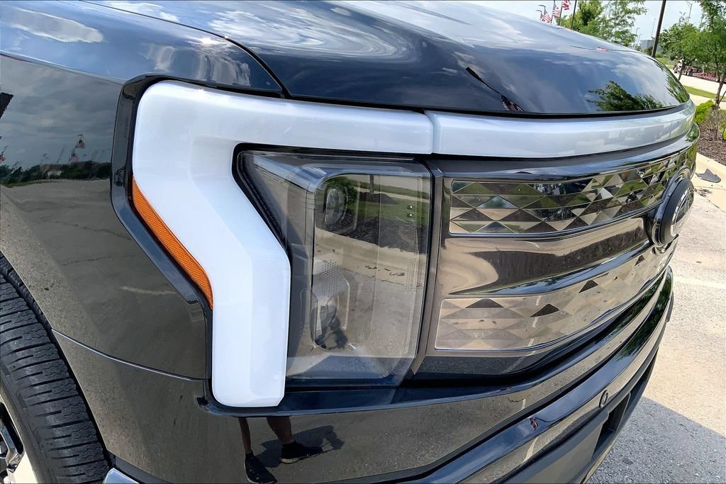 Used 2023 Ford F150 Lightning Platinum AWD/4WD image 28