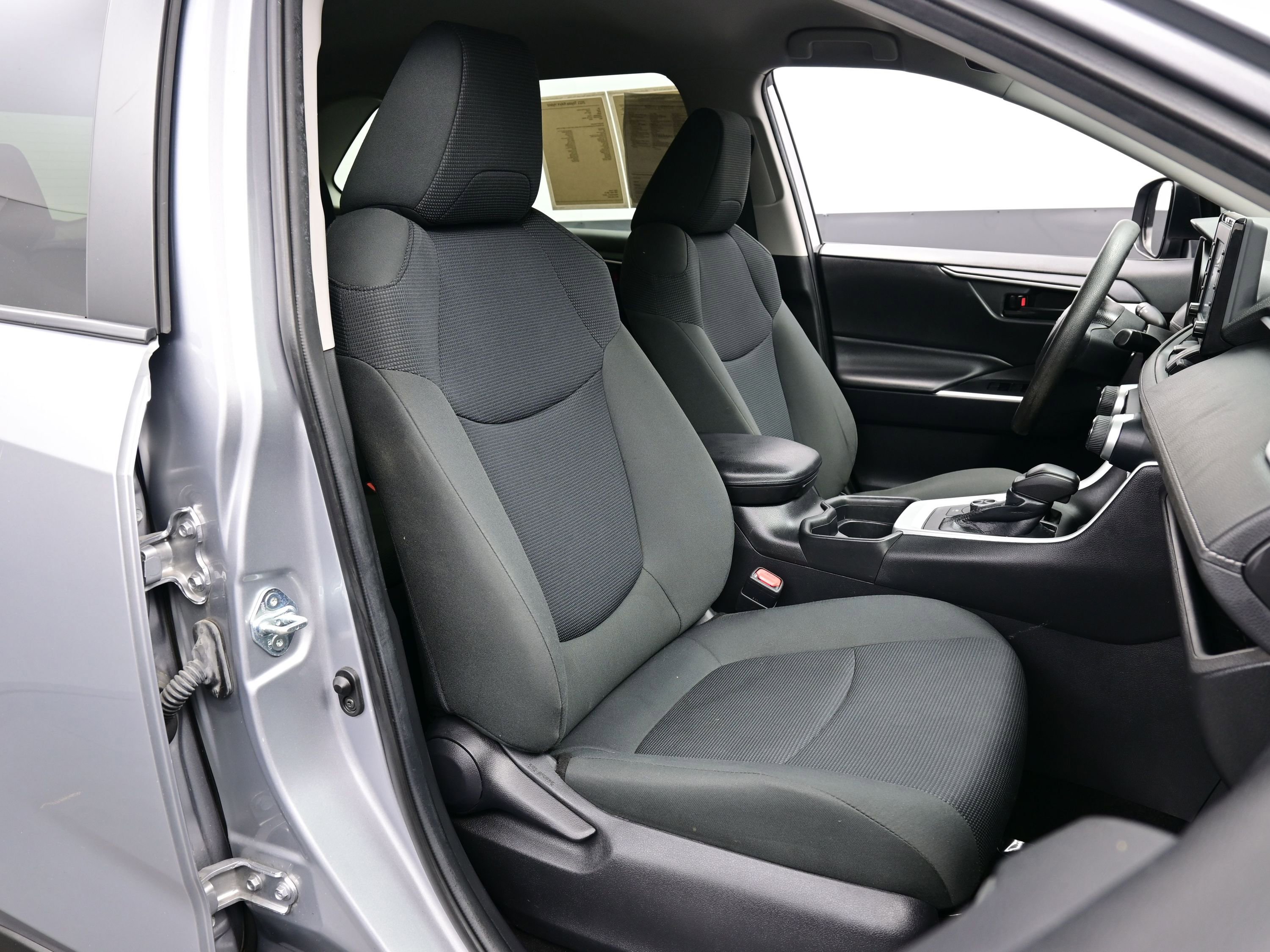 Used 2021 Toyota RAV4 LE image 14