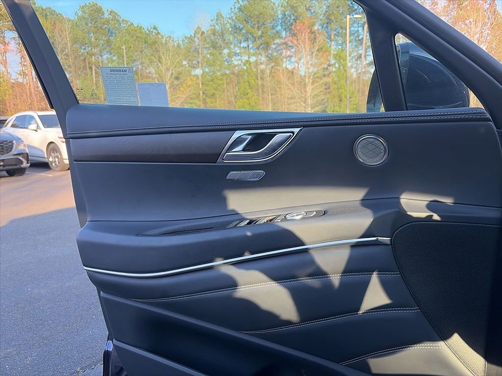 Used 2025 Genesis GV80 2.5T Select image 16