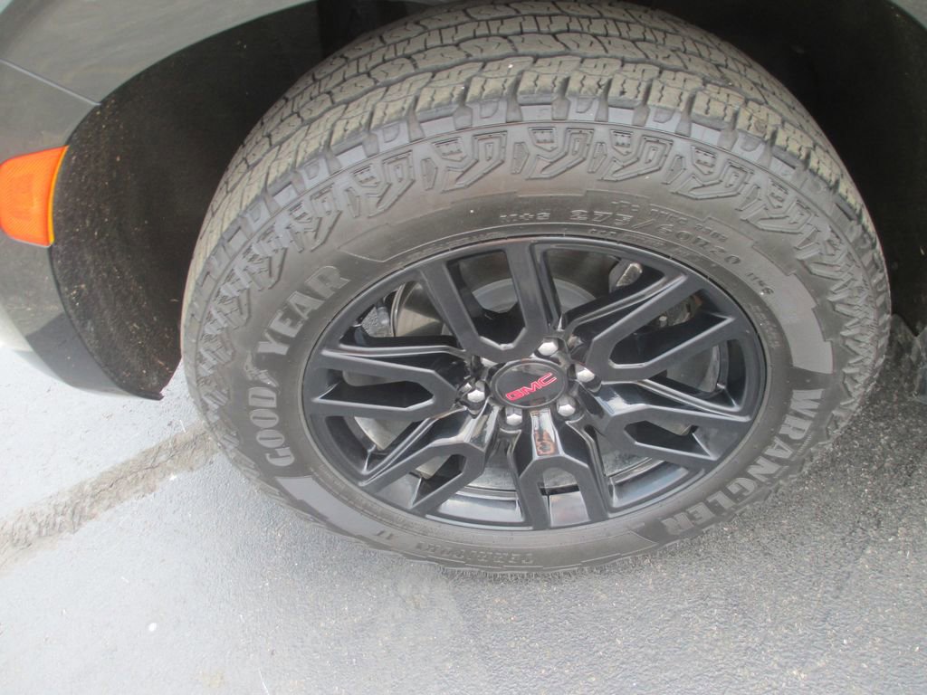 Used 2023 GMC Yukon AT4 w/ LPO, Floor Liner Package AWD/4WD image 14