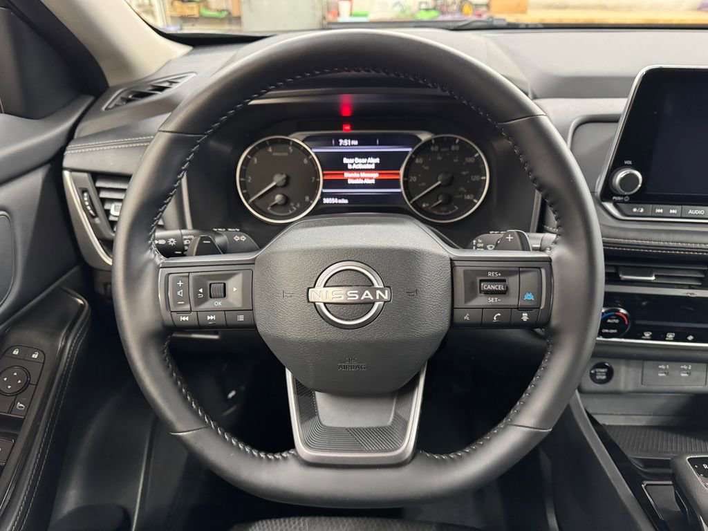 Used 2025 Nissan Rogue SV image 19