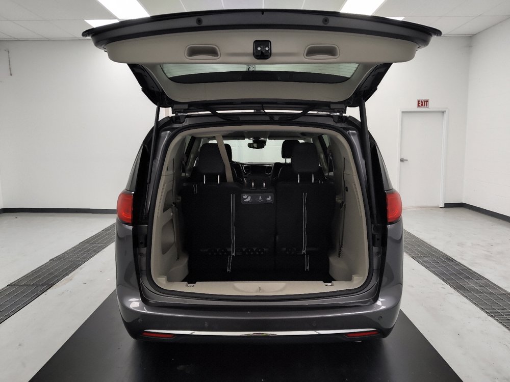 Used 2018 Chrysler Pacifica Touring-L Plus w/ Advanced Safetytec Group FWD image 29