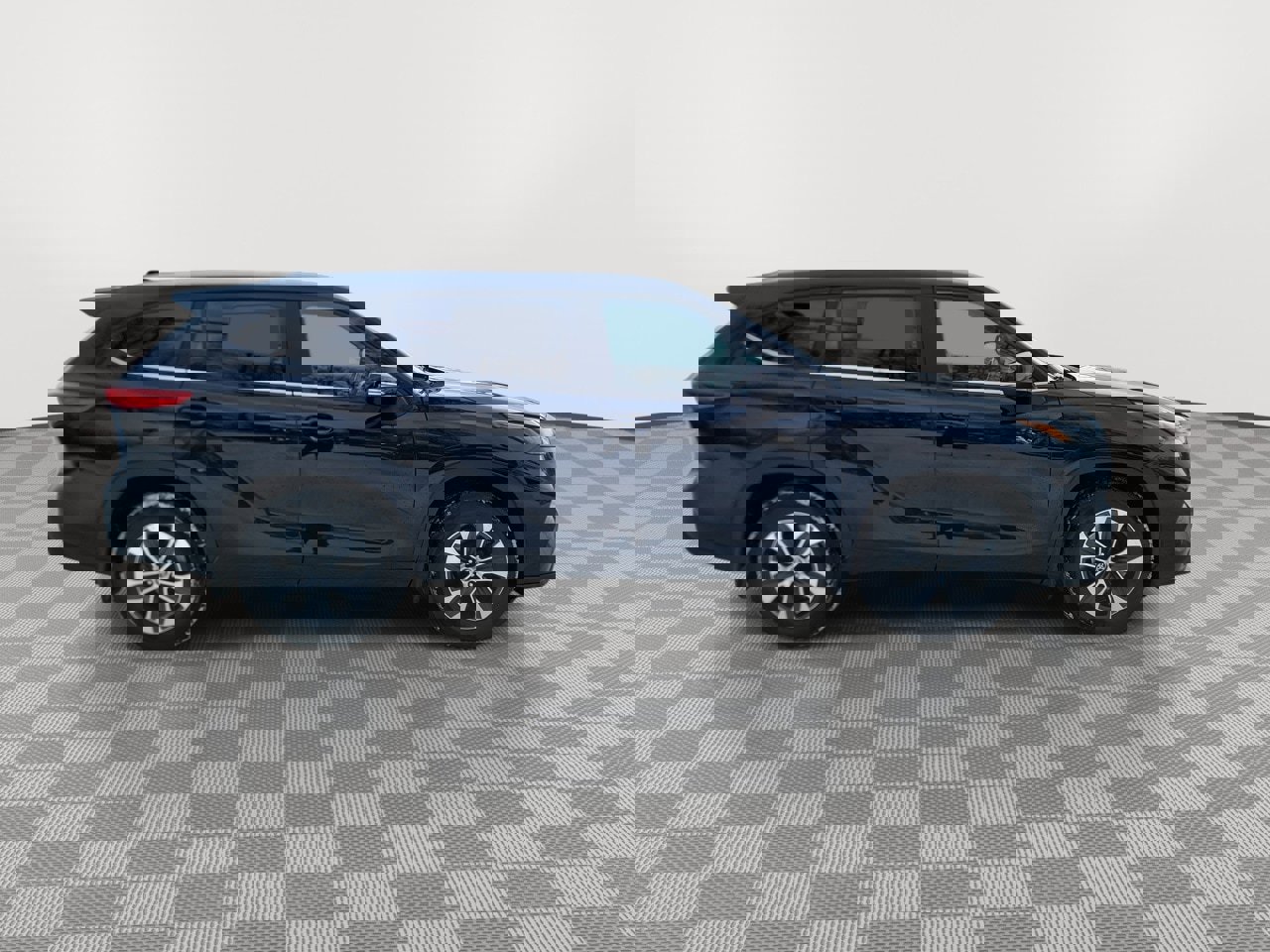 Used 2023 Toyota Highlander XLE image 9