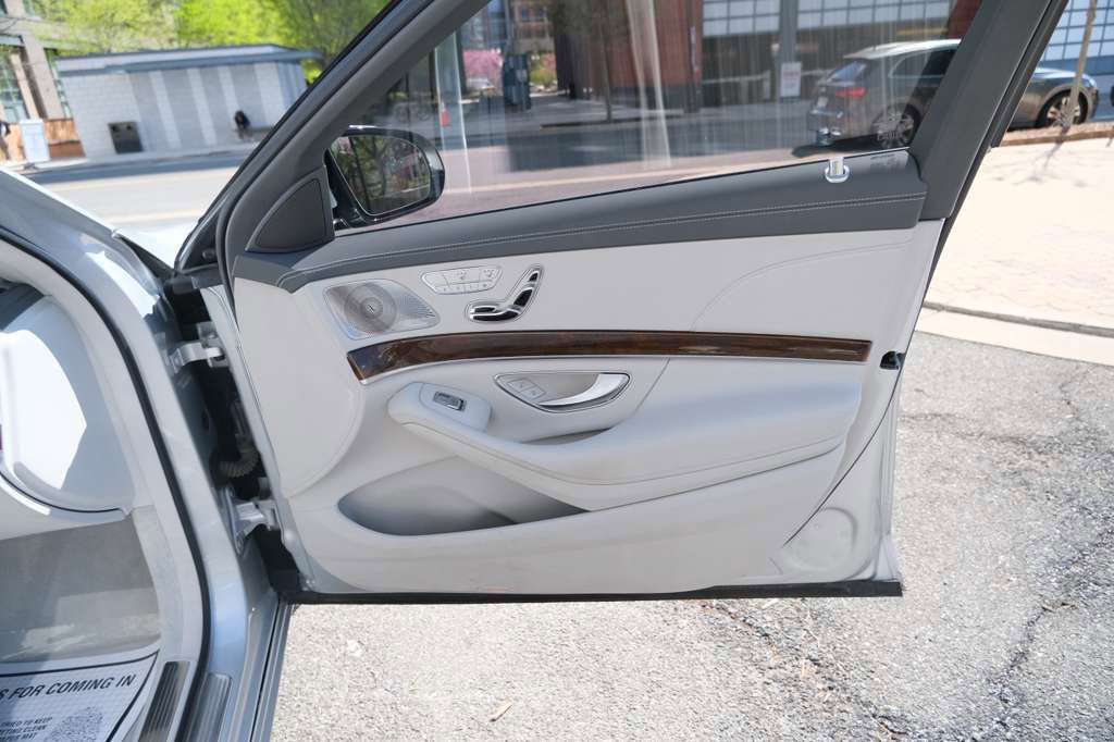 Used 2016 Mercedes-Benz S 550 Sedan image 37