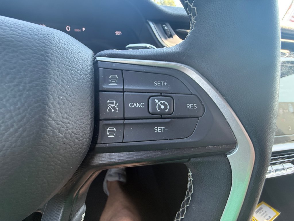 Used 2024 Jeep Grand Cherokee Altitude AWD/4WD image 18