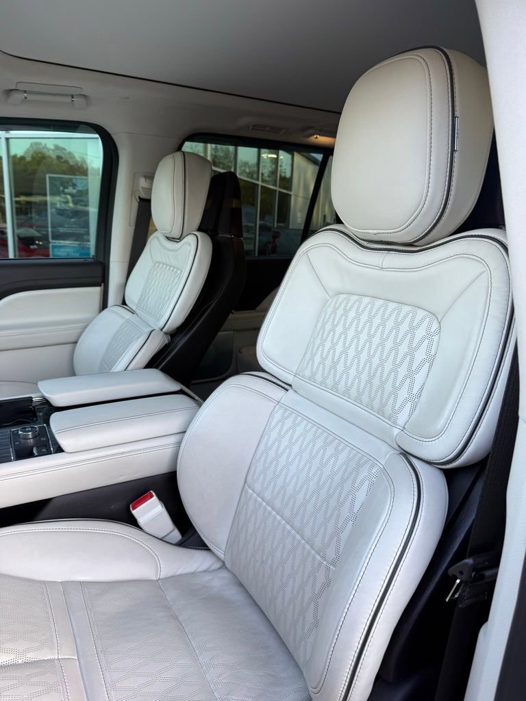 Used 2024 Lincoln Navigator Black Label AWD/4WD image 13