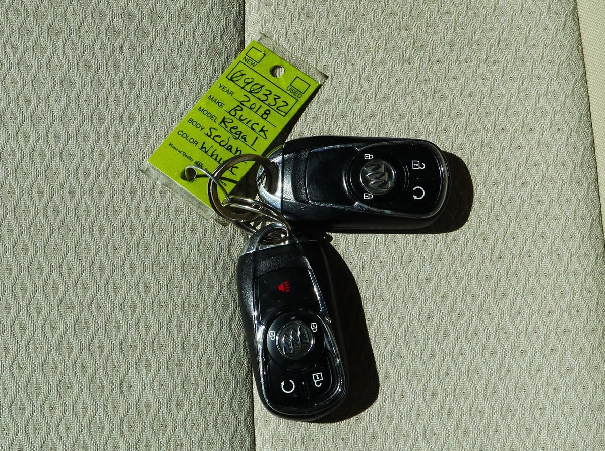 Used 2018 Buick Regal Preferred w/ Sights and Sounds Package FWD image 54