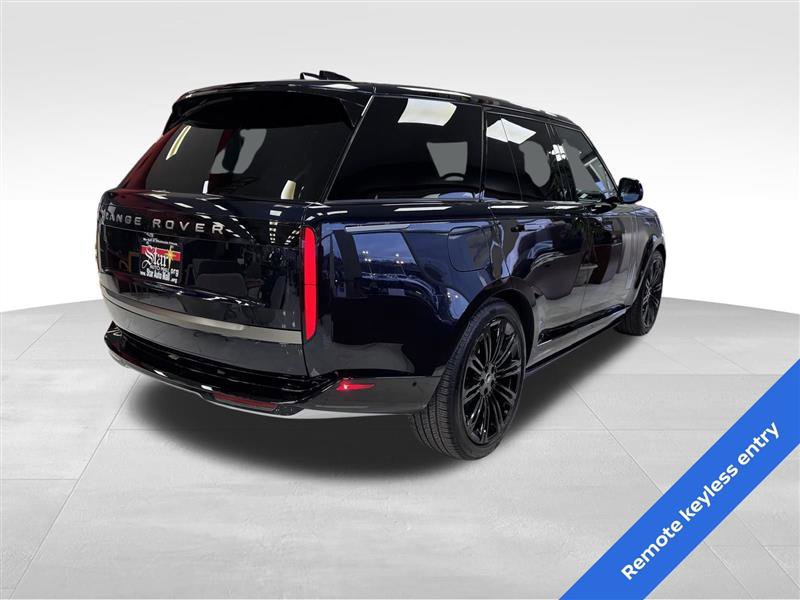 Used 2025 Land Rover Range Rover SE image 4