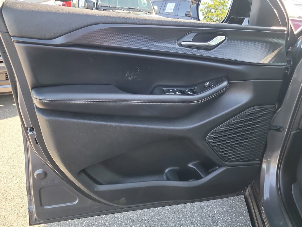 Used 2024 Jeep Grand Cherokee L Laredo RWD image 15