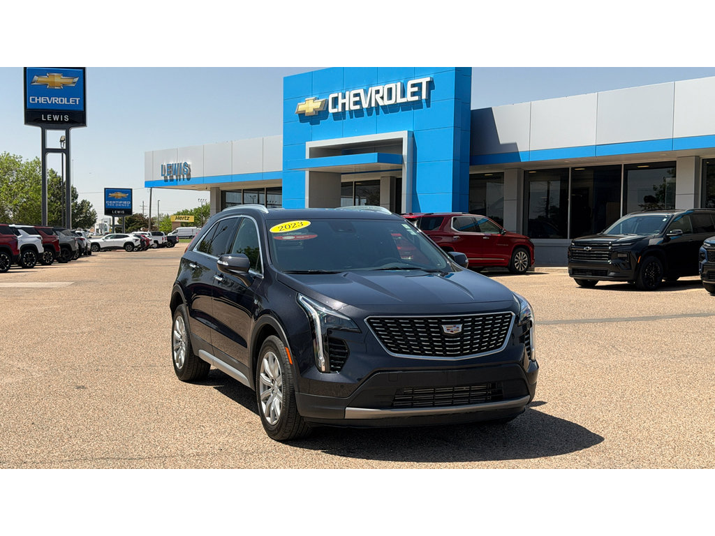 Used 2023 Cadillac XT4 Premium Luxury w/ Technology Package AWD/4WD image 2