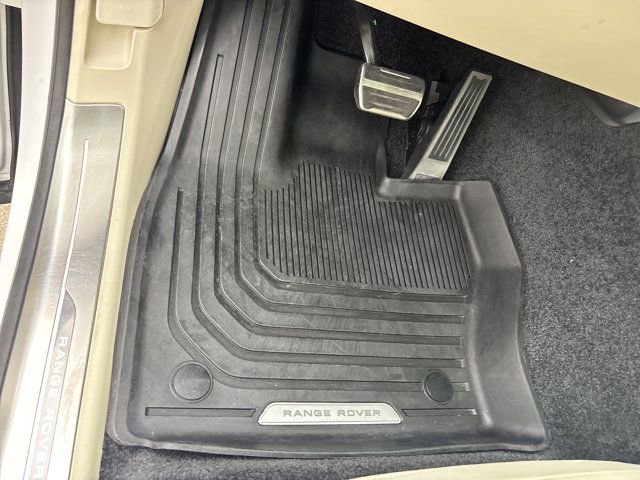 Used 2024 Land Rover Range Rover SE image 28