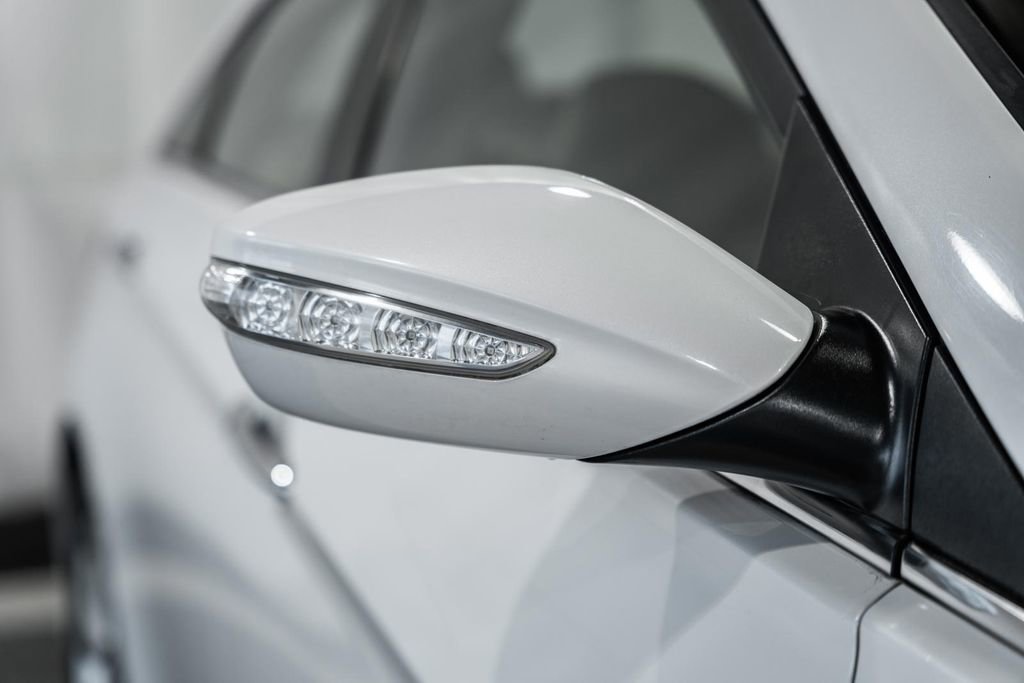 Used 2014 Hyundai Sonata Hybrid image 15