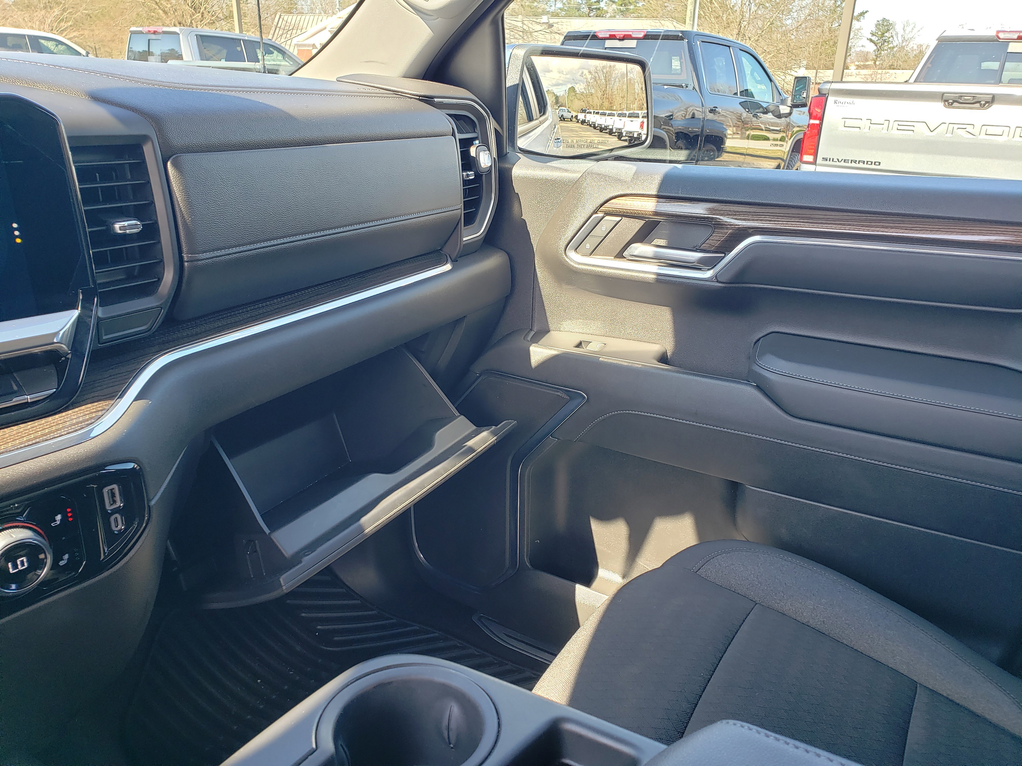 Used 2024 Chevrolet Silverado 1500 LT image 22