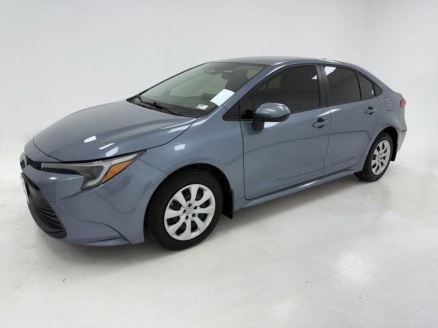 Used 2025 Toyota Corolla LE image 5