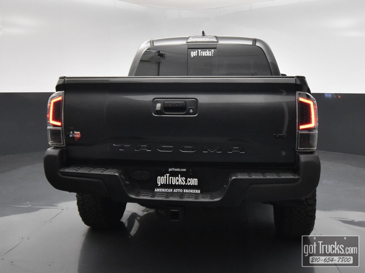 Used 2018 Toyota Tacoma TRD Off-Road AWD/4WD image 6