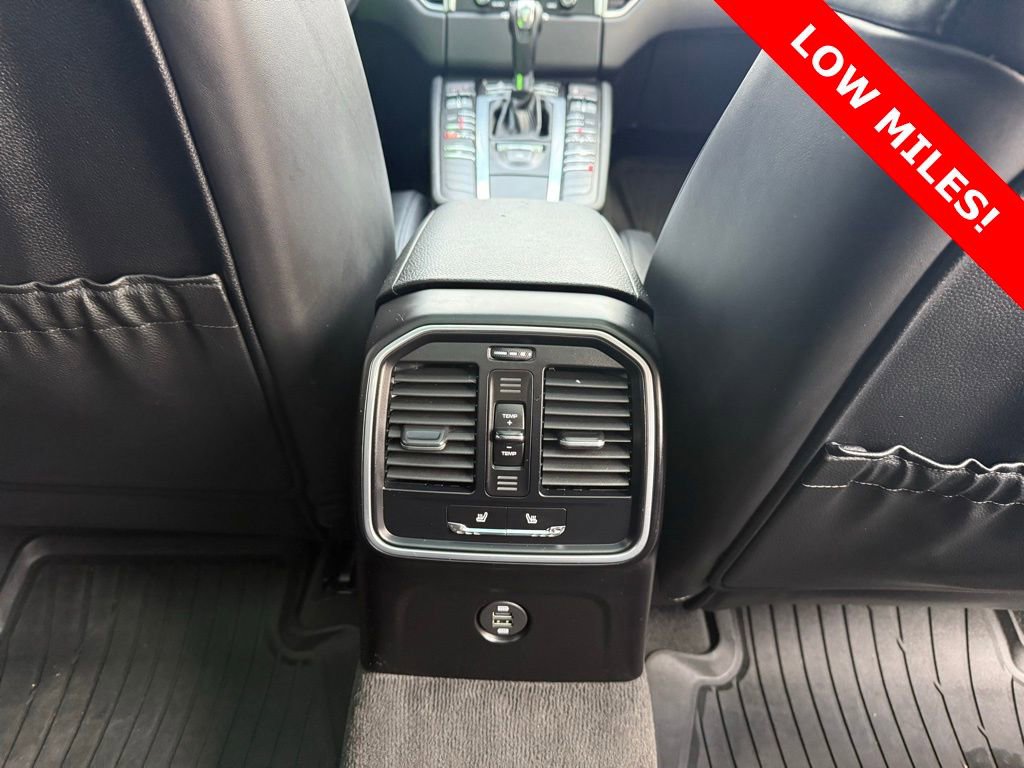 Used 2018 Porsche Macan Base image 18
