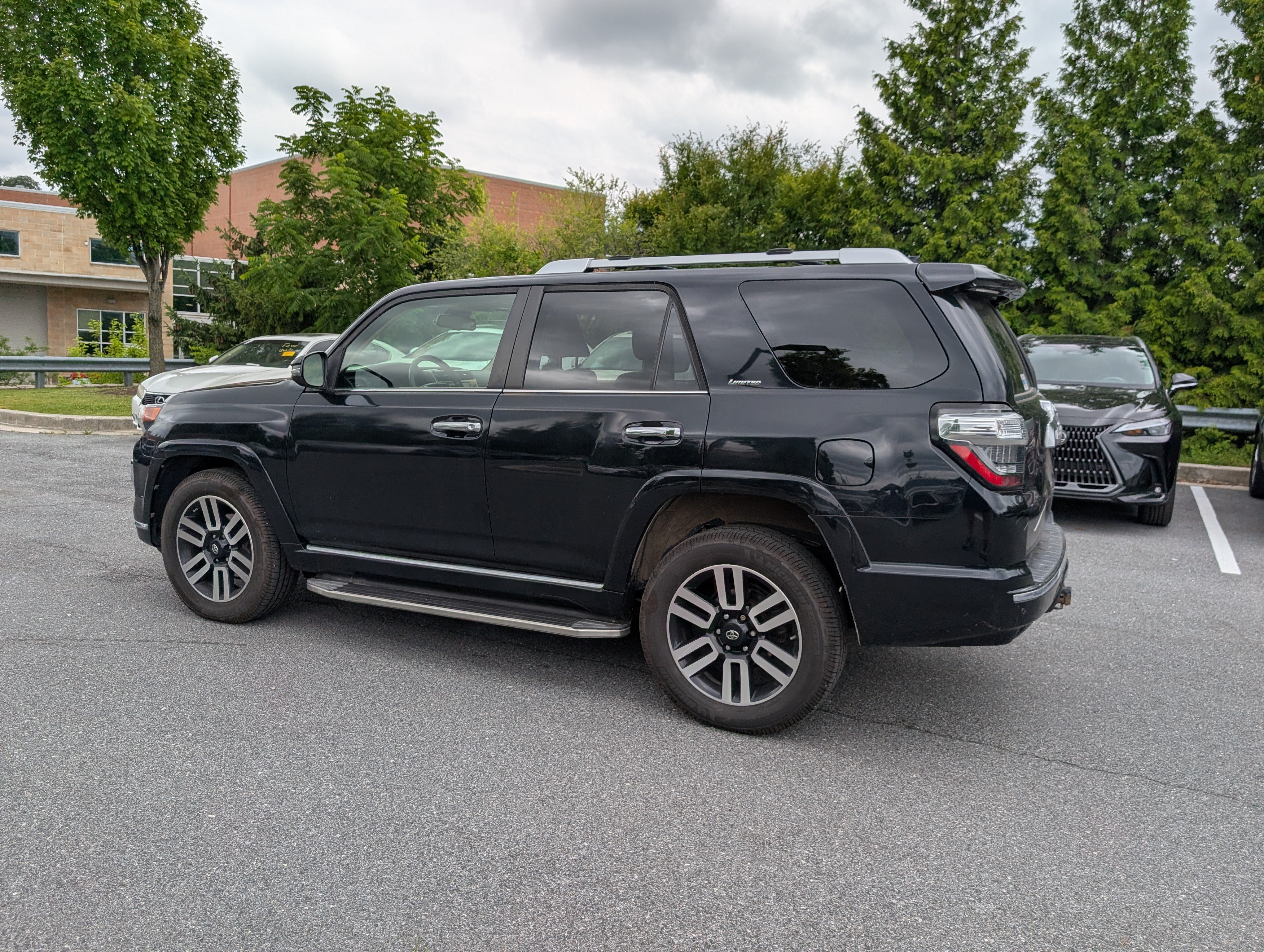 Used 2021 Toyota 4Runner Limited AWD/4WD image 5