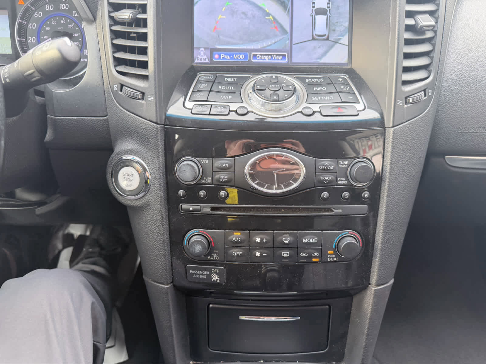 Used 2017 INFINITI QX70 AWD w/ Premium Package image 25