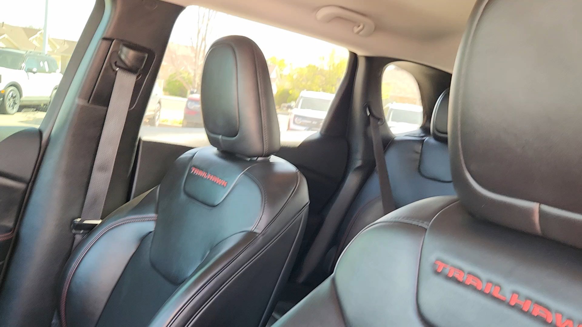 Used 2021 Jeep Cherokee Trailhawk AWD/4WD image 33