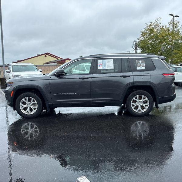 Used 2023 Jeep Grand Cherokee L Limited w/ Trailer Tow Group (B) AWD/4WD image 3