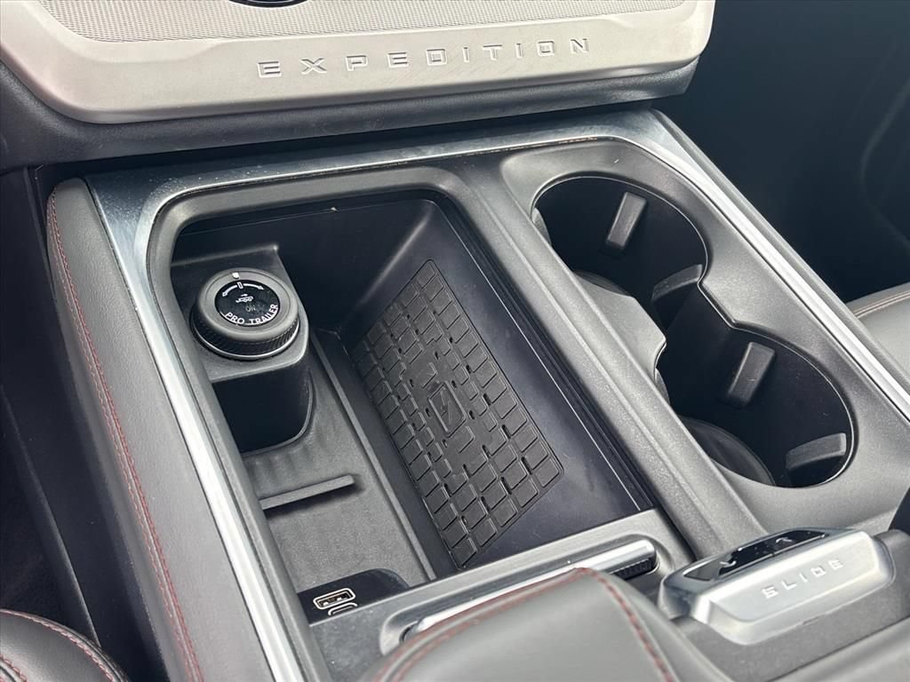 Used 2025 Ford Expedition Max Active AWD/4WD image 18
