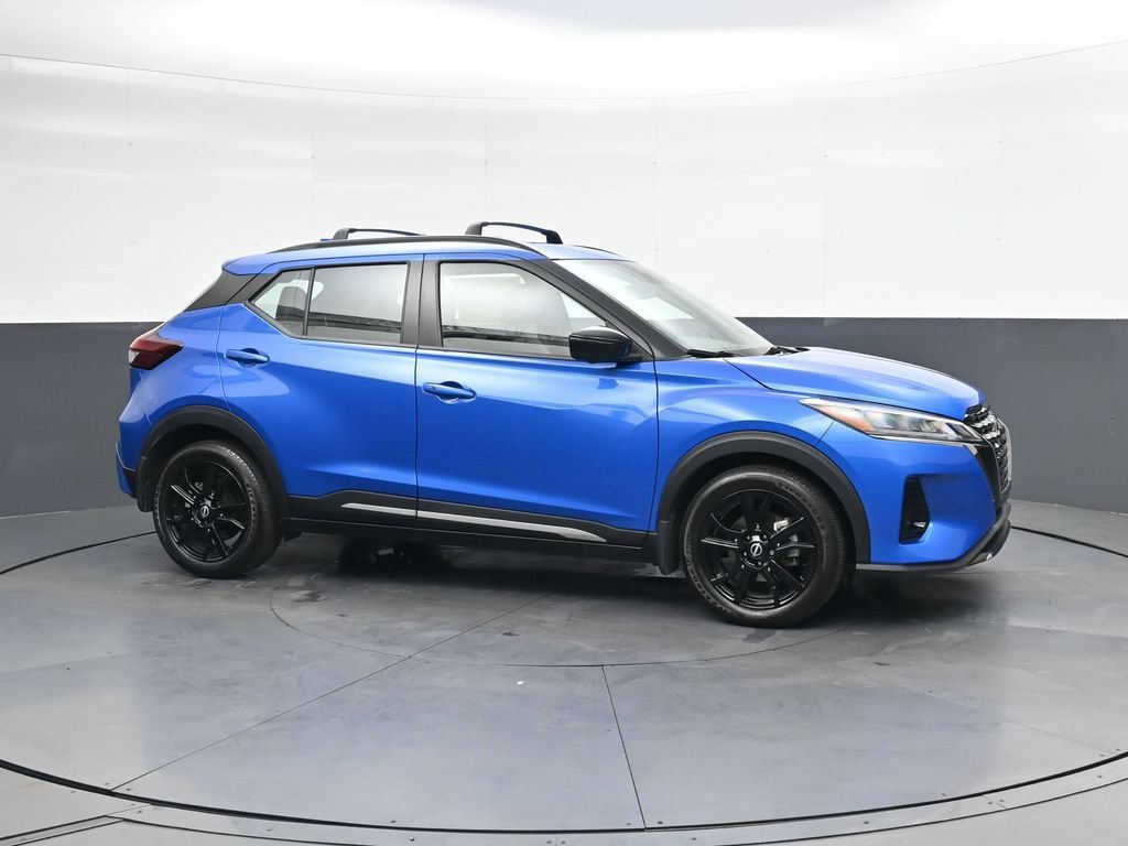 Used 2023 Nissan Kicks SR w/ SR Premium Package FWD image 4