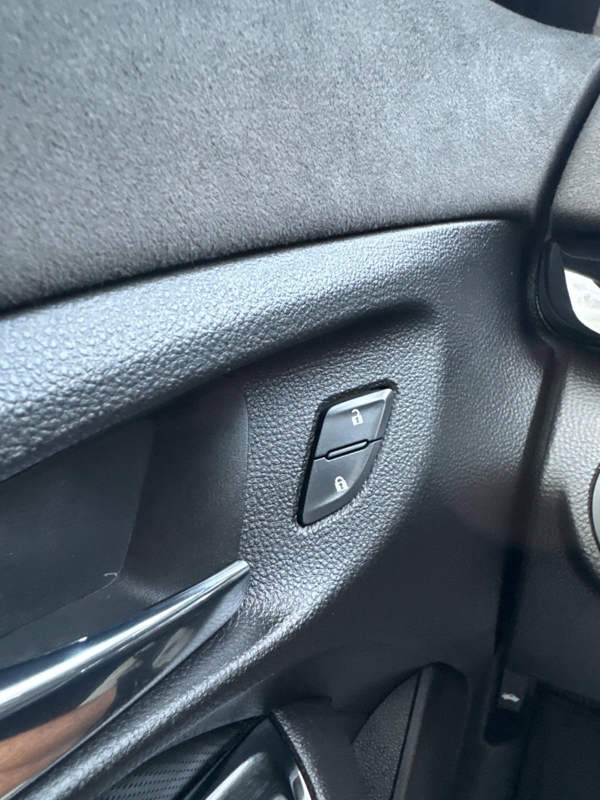 Used 2015 Chevrolet SS RWD image 21