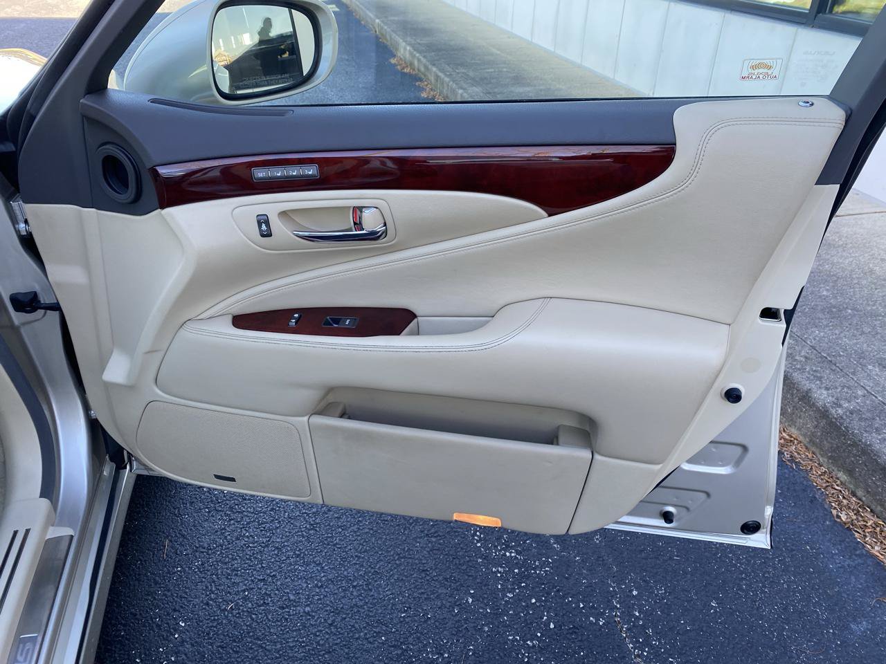 Used 2011 Lexus LS 460 AWD w/ Luxury Value Edition image 16