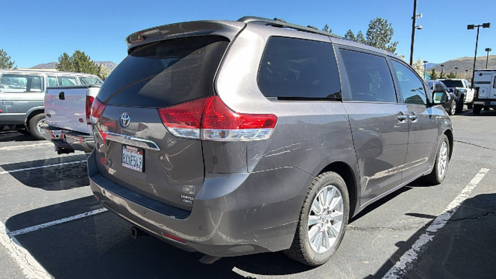 Used 2014 Toyota Sienna Limited w/ Limited Premium Package AWD/4WD video 2