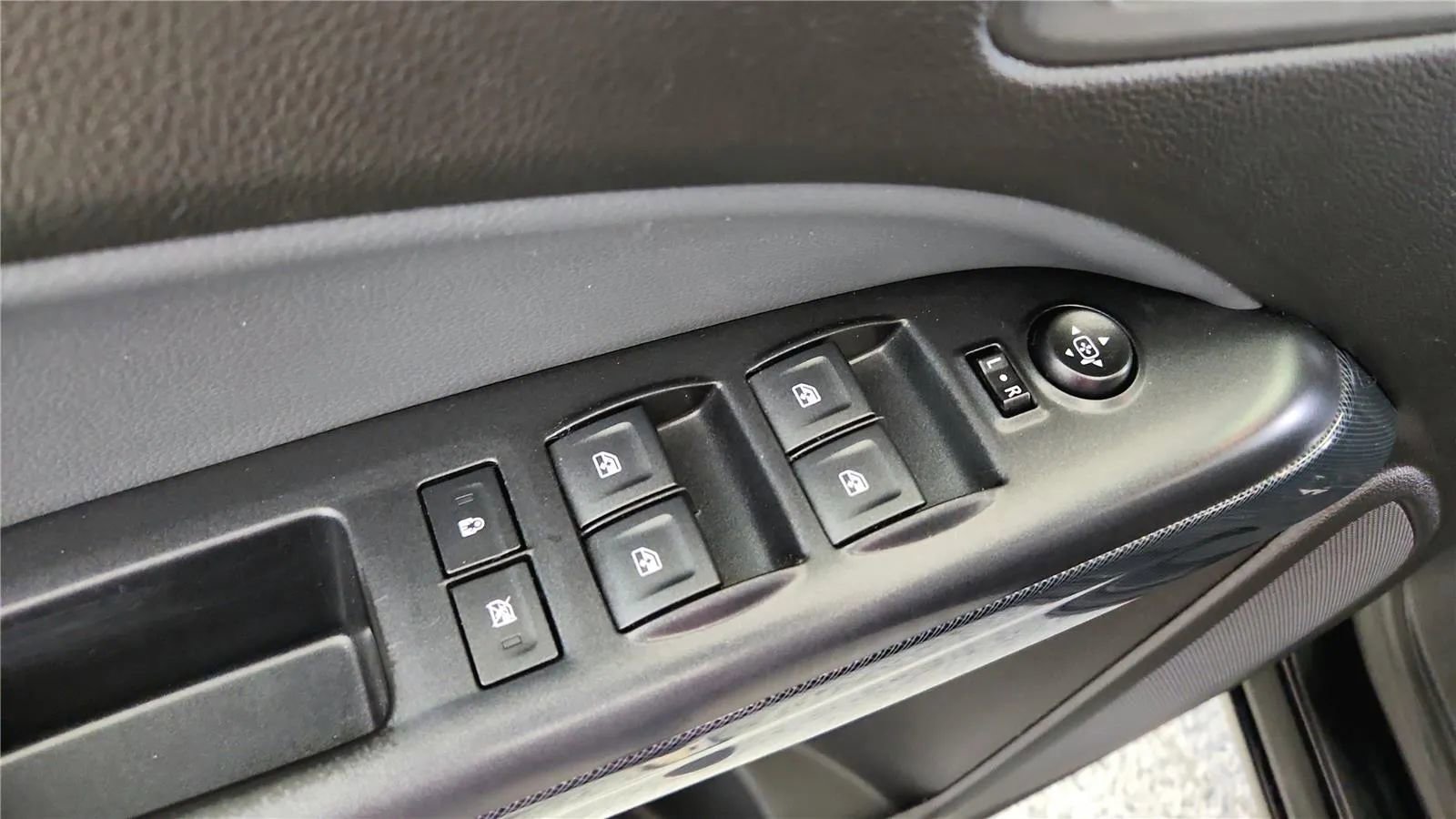 Used 2017 Chevrolet Colorado Z71 image 30