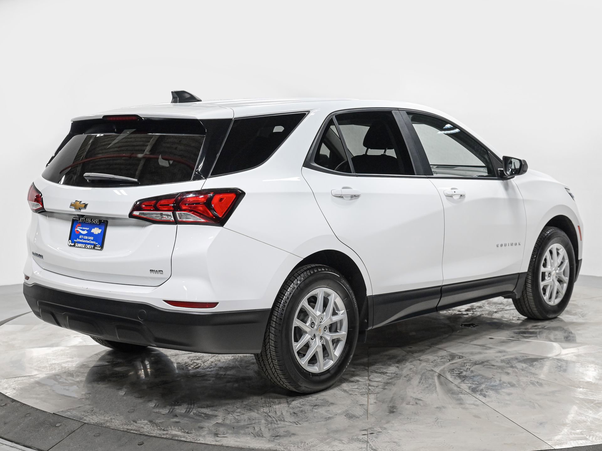 Used 2024 Chevrolet Equinox LS w/ LS Convenience Package image 7