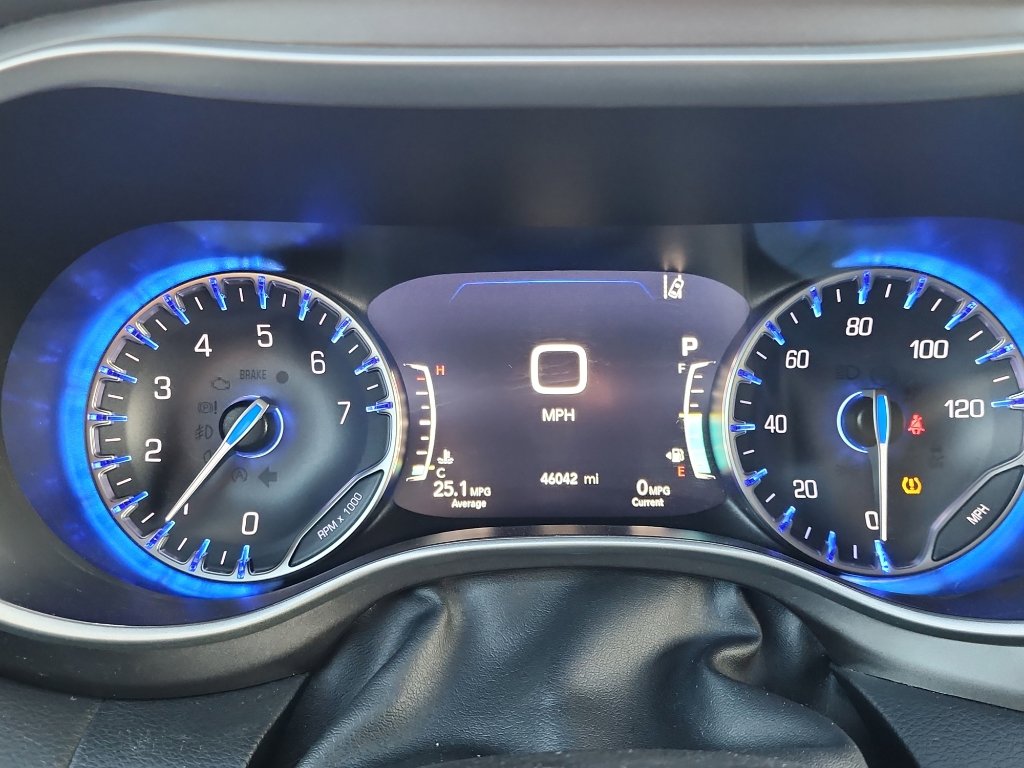 Used 2024 Chrysler Pacifica Touring-L FWD image 11