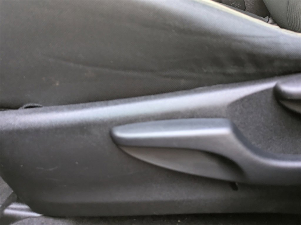 Used 2018 Toyota RAV4 LE image 21