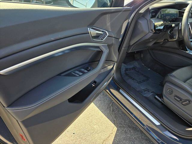 Used 2024 Audi Q8 e-tron Premium Plus w/ Premium Plus Package AWD/4WD image 23
