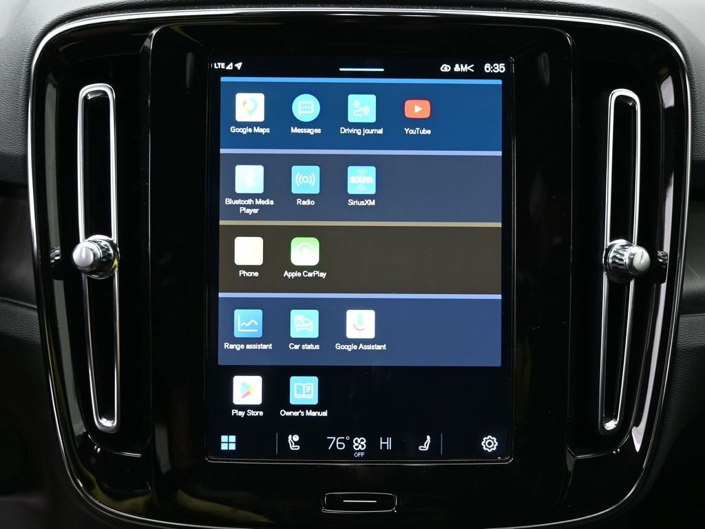 Used 2025 Volvo EX40 Core AWD/4WD image 23